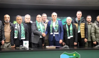 Kocaelispor, Mustafa Gürsel ile sözleşme imzaladı