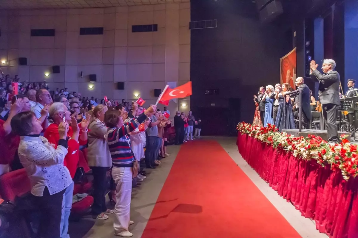 Cumhuriyet Bayramı Konseri Antalya’da Coşkuyla Kutlandı