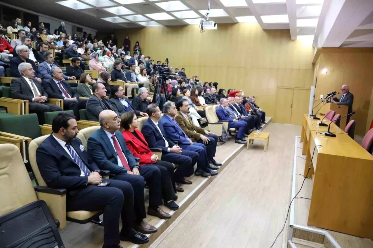 Cumhuriyetin 101. Yılı İçin Türk Dili Konferansı Düzenlendi