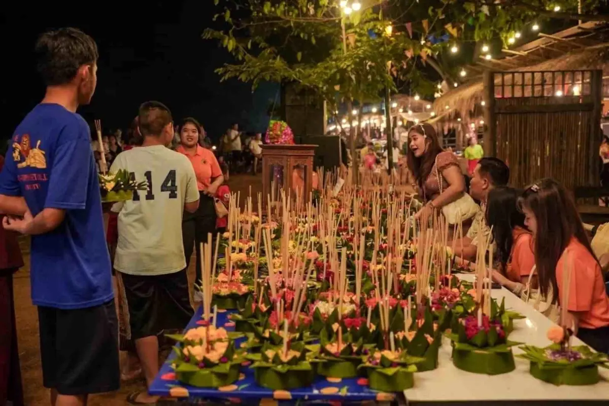 Tayland’da Loy Krathong Festivali Renkli Görüntülere Sahne Oldu