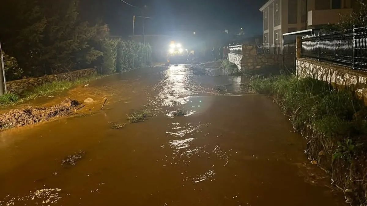 Datça’da zor gece! Kaymakamlıktan “Dere kenarlarindan uzak durun” çağrısı