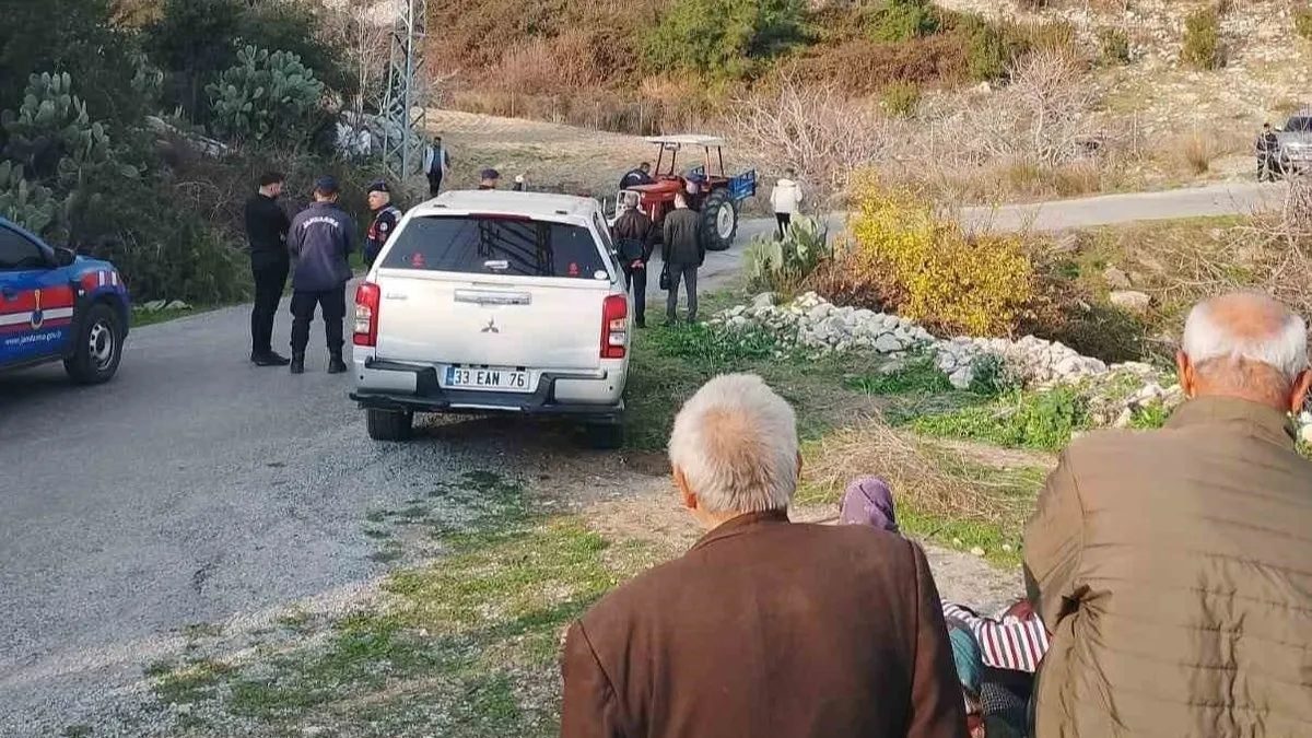 Traktörle mezarlık ziyaretinden dönerken öldürüldü